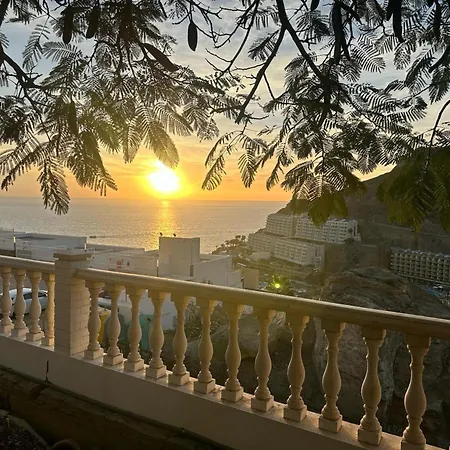 Views Of Sunsets Apartman